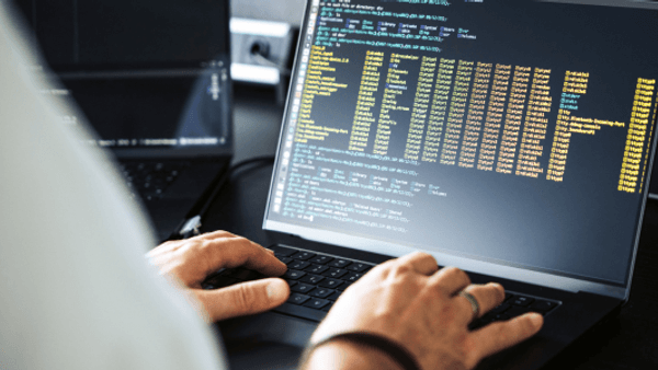 Vom Legacy-System zur intelligenten Lösung: KI-gestütztes Refactoring in der Praxis